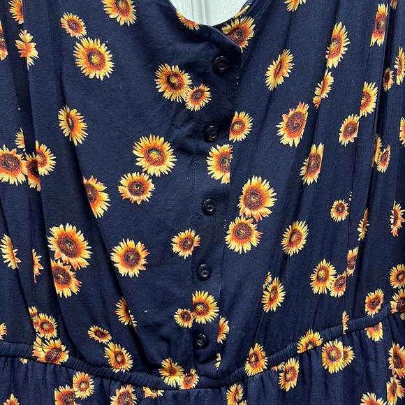 🌻Dress🌻 - Picture 2 of 5